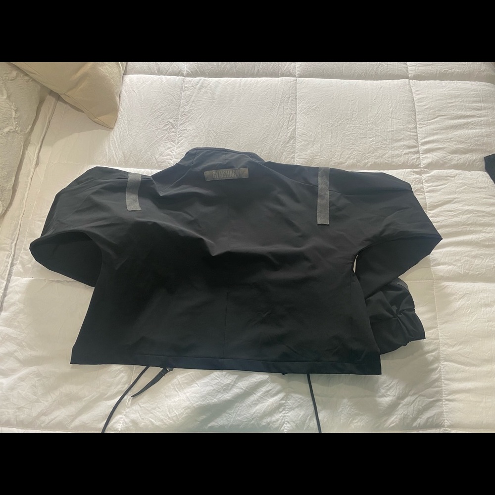Gym shark cropped jacket